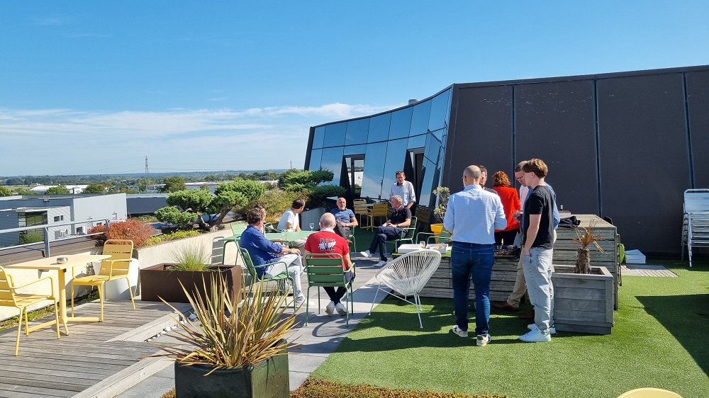 Apéritif ensoleillé sur le roof top